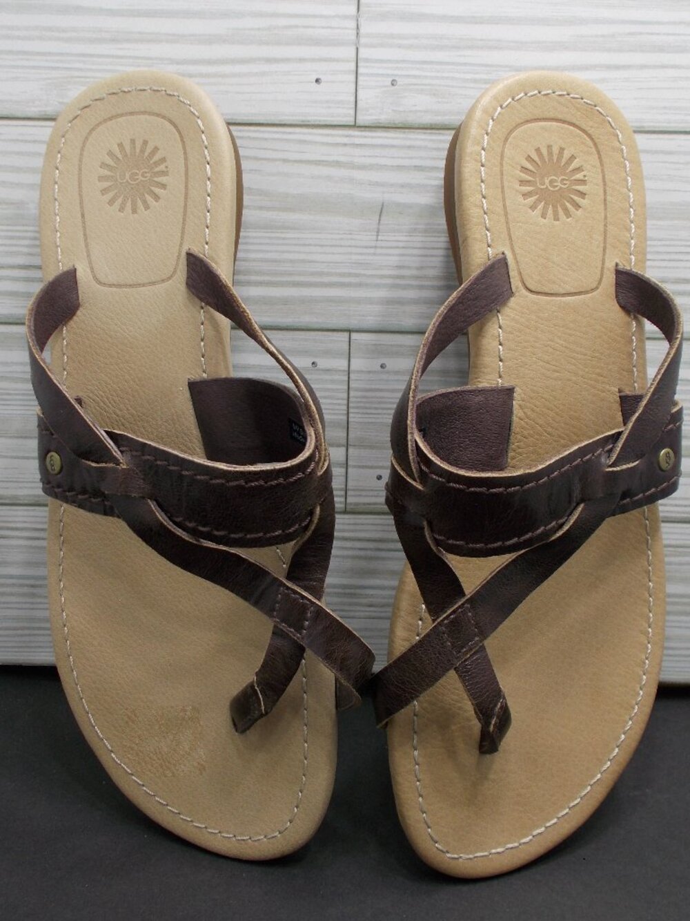 UGG Mireya Leather Sandals Womens 7 Criss Cross Toe Loop - NEW
